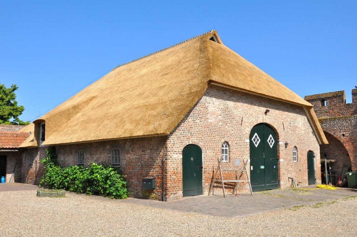 Waarom een offerte voor een rieten dak maatwerk is 1 monumentaal pand rieten dak